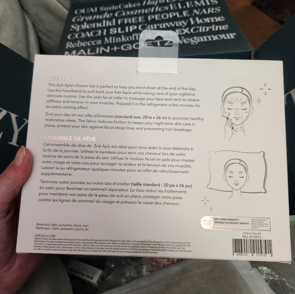 Zoe Ayala pillowcase, jade roller, and headband set - Picture 4 of 6